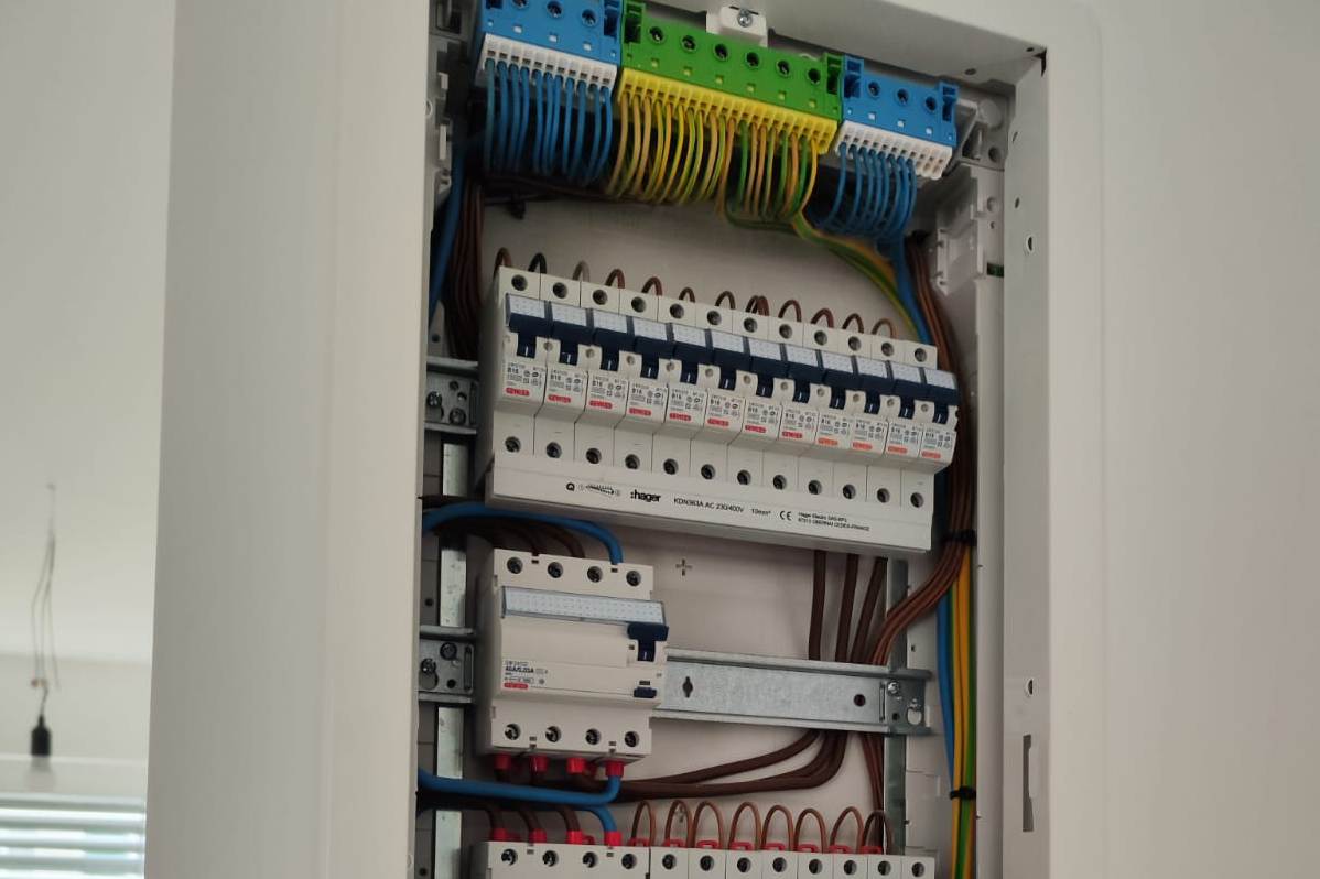 elektroinstallation-verteiler-quer